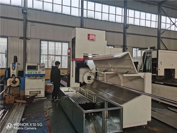 ​1000W LT-6017Machine de découpe laser à fibre de tuyau ES